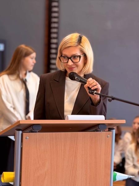Uroczyste pasowanie pierwszoklasistów w Szkole Podstawowej w Henrykowie