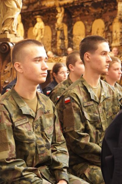 Kadeci z Henrykowa złożyli ślubowanie. Wyróżniono także nauczycieli