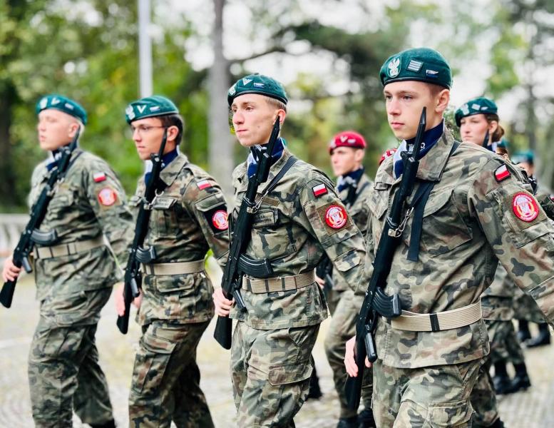 Kadeci z Henrykowa złożyli ślubowanie. Wyróżniono także nauczycieli
