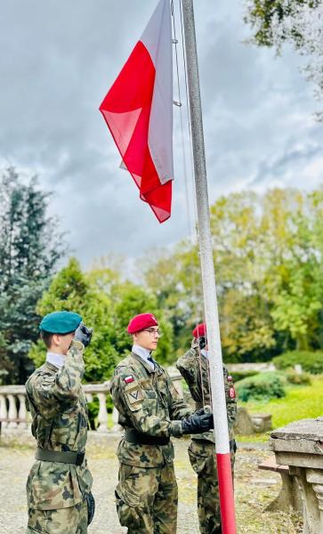 Kadeci z Henrykowa złożyli ślubowanie. Wyróżniono także nauczycieli