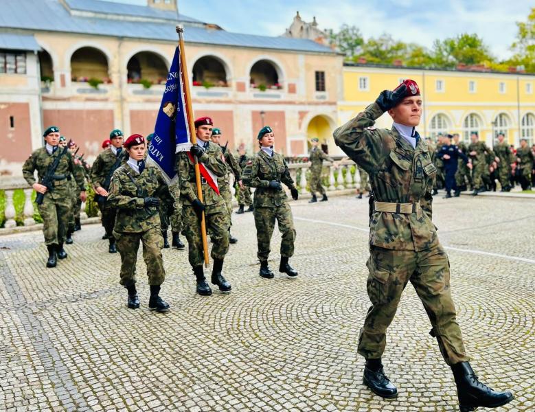 Kadeci z Henrykowa złożyli ślubowanie. Wyróżniono także nauczycieli