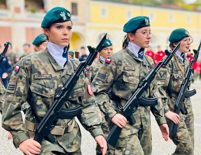 Kadeci z Henrykowa złożyli ślubowanie. Wyróżniono także nauczycieli
