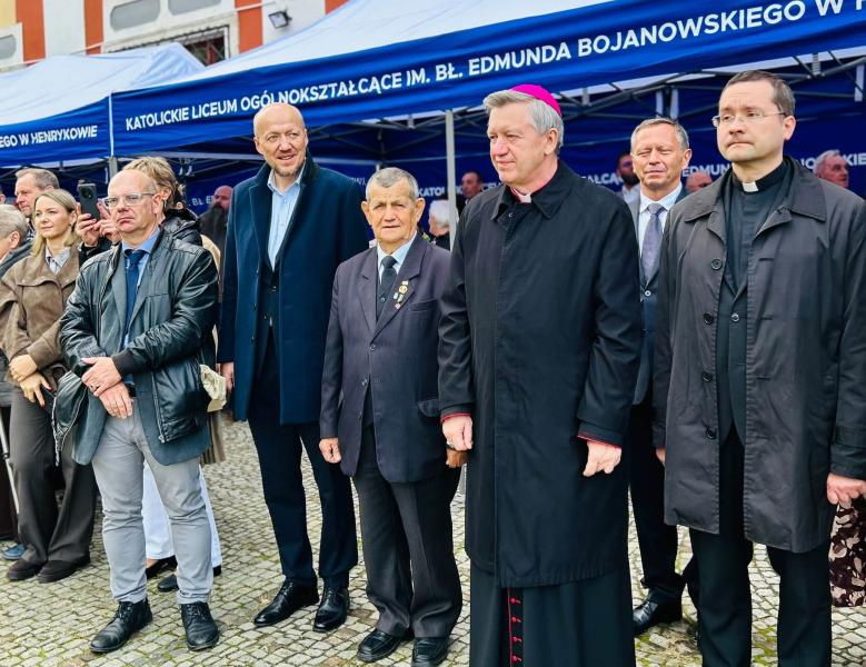 Kadeci z Henrykowa złożyli ślubowanie. Wyróżniono także nauczycieli