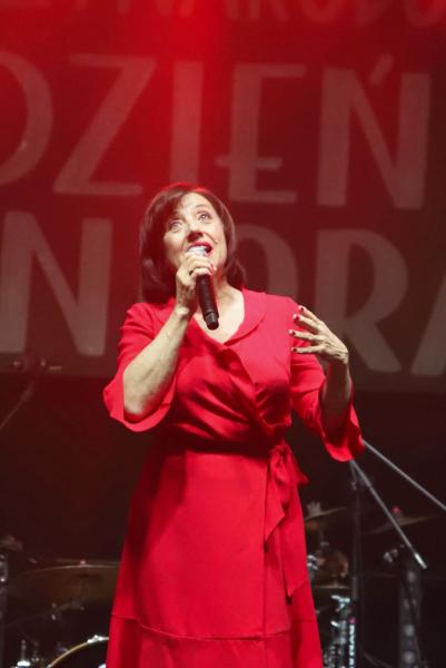 „Tercet, czyli Kwartet” wystąpił w Ząbkowicach Śląskich. Seniorzy świętowali w Hali Słonecznej