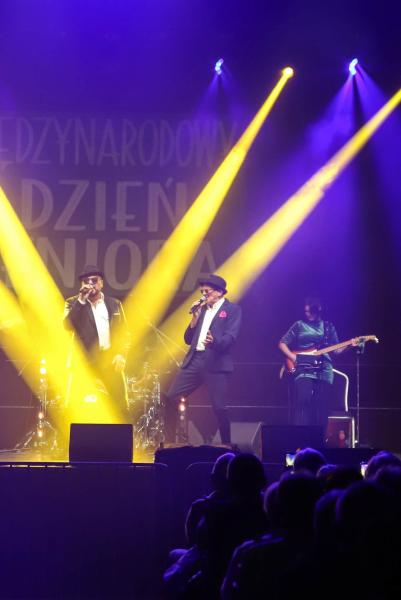 „Tercet, czyli Kwartet” wystąpił w Ząbkowicach Śląskich. Seniorzy świętowali w Hali Słonecznej