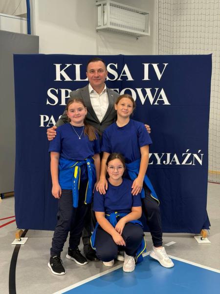 W Kamieńcu Ząbkowickim zainaugurowano rok szkolny klas sportowych