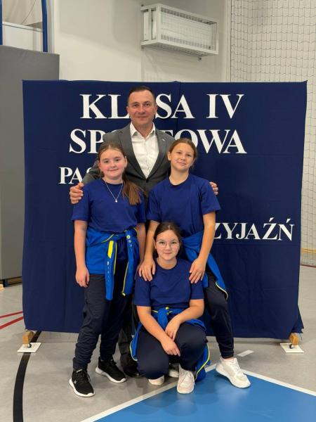 W Kamieńcu Ząbkowickim zainaugurowano rok szkolny klas sportowych