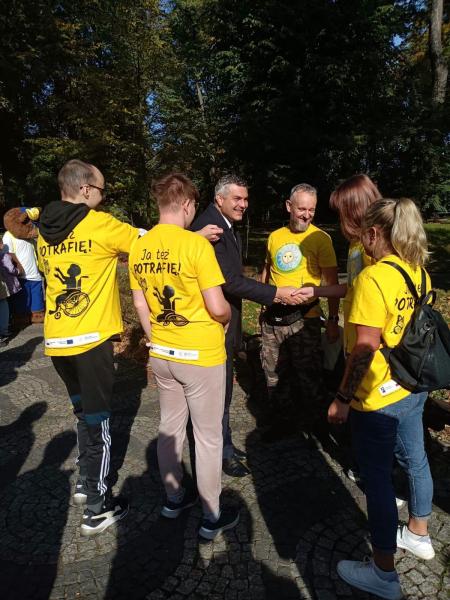 2. Piknik integracyjny w Parku Sybiraków. Wspólnie sadzili drzewka i uczestniczyli w warsztatach
