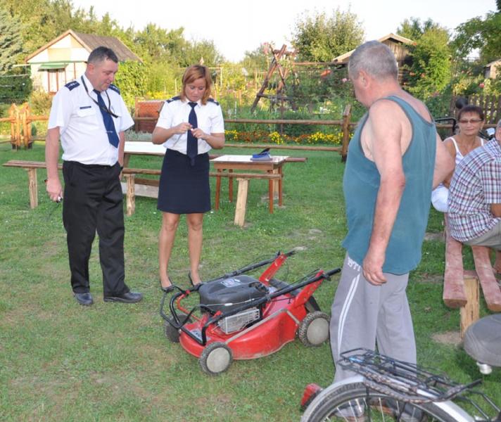 Policja pomaga działkowcom 