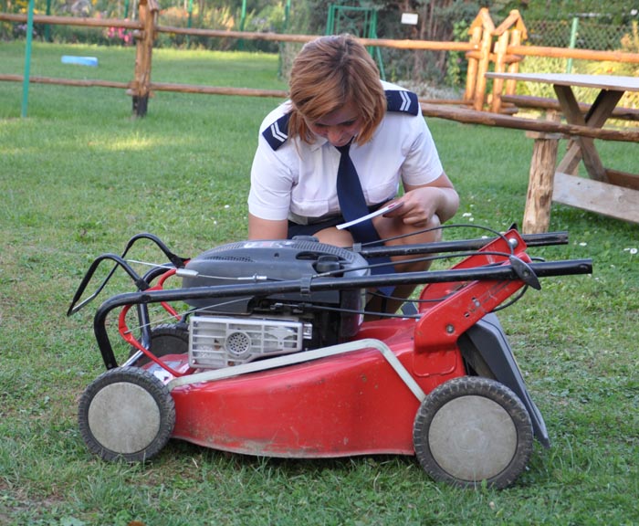 Policja pomaga działkowcom 