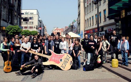 Ziębiczanie na Gitarowym Rekordzie Guinnessa we Wrocławiu