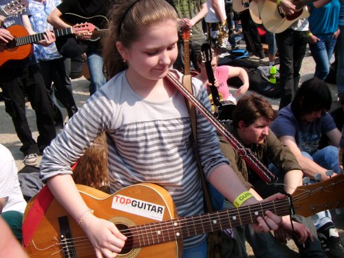 Ziębiczanie na Gitarowym Rekordzie Guinnessa we Wrocławiu