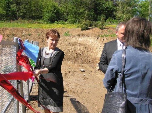 Oficjalne otwarcie boiska wielofunkcyjnego i placu zabaw w Bardzie