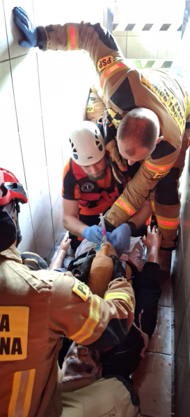 Wspólne ćwiczenia ratowników medycznych i strażaków w Ząbkowicach Śląskich