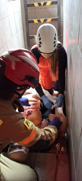 Wspólne ćwiczenia ratowników medycznych i strażaków w Ząbkowicach Śląskich