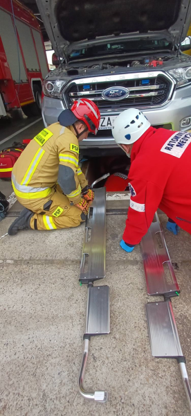 Wspólne ćwiczenia ratowników medycznych i strażaków w Ząbkowicach Śląskich