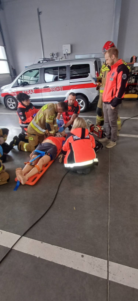 Wspólne ćwiczenia ratowników medycznych i strażaków w Ząbkowicach Śląskich