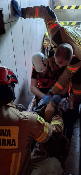 Wspólne ćwiczenia ratowników medycznych i strażaków w Ząbkowicach Śląskich