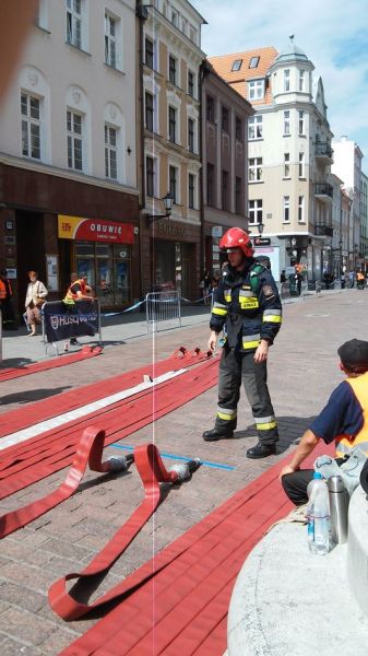 Ząbkowicką komendę na zawodach w Toruniu reprezentowało pięciu strażaków na czele z komendantem Markiem Wydmuchem