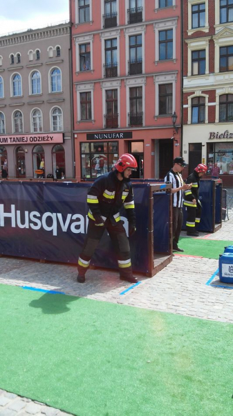 Ząbkowicką komendę na zawodach w Toruniu reprezentowało pięciu strażaków na czele z komendantem Markiem Wydmuchem