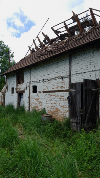 	W wyniku silnych podmuchów wiatru w Lubnowie zawalił się dach budynku gospodarczego