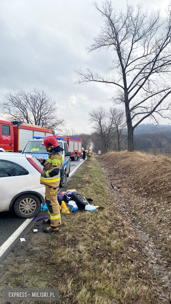 Zderzenie dwóch samochodów osobowych za Kluczową