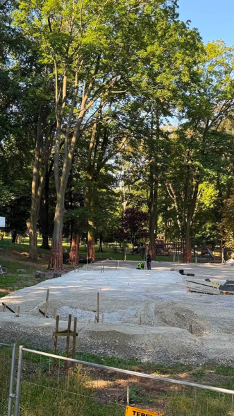 Rozpoczęła się budowa skateparku w parku miejskim w Ziębicach