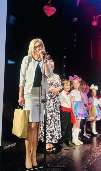 Występ przedszkolaków z okazji Dnia Mamy i Taty w Ziębickim Centrum Kultury