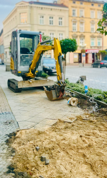 Remont chodnika w Rynku w Ziębicach