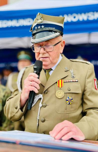 Kadeci z Henrykowa złożyli ślubowanie. Wyróżniono także nauczycieli