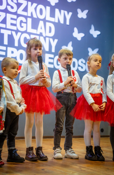 Lekcja patriotyzmu od najmłodszych. VI Przedszkolny Przegląd Artystyczny [foto]