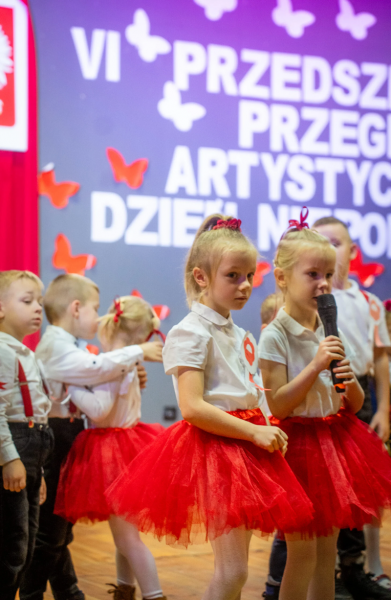 Lekcja patriotyzmu od najmłodszych. VI Przedszkolny Przegląd Artystyczny [foto]