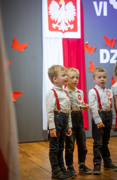 Lekcja patriotyzmu od najmłodszych. VI Przedszkolny Przegląd Artystyczny [foto]