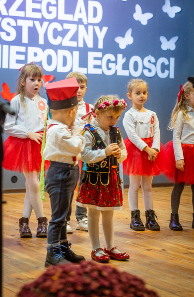 Lekcja patriotyzmu od najmłodszych. VI Przedszkolny Przegląd Artystyczny [foto]