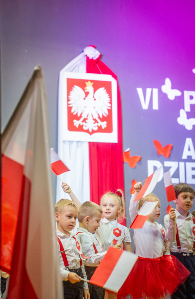 Lekcja patriotyzmu od najmłodszych. VI Przedszkolny Przegląd Artystyczny [foto]