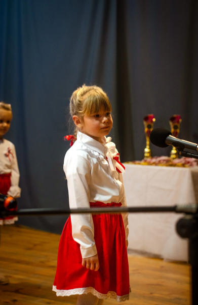 Lekcja patriotyzmu od najmłodszych. VI Przedszkolny Przegląd Artystyczny [foto]