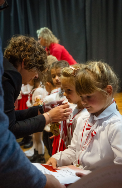 Lekcja patriotyzmu od najmłodszych. VI Przedszkolny Przegląd Artystyczny [foto]