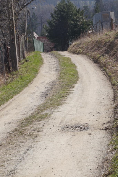 Wygląd ul. Słonecznej w kwietniu 2022 roku, jeszcze przed przebudową 