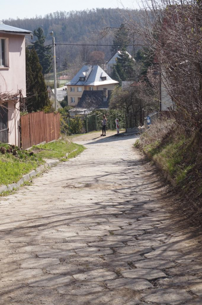 Wygląd ul. Słonecznej w kwietniu 2022 roku, jeszcze przed przebudową 