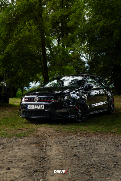 Miłośnicy motoryzacji spotkali się w Ząbkowicach Śląskich po raz siódmy - How Low VII 2025 [foto]
