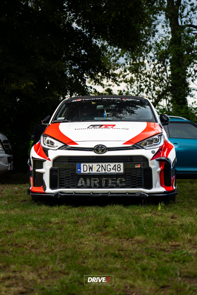 Miłośnicy motoryzacji spotkali się w Ząbkowicach Śląskich po raz siódmy - How Low VII 2025 [foto]