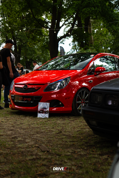 Miłośnicy motoryzacji spotkali się w Ząbkowicach Śląskich po raz siódmy - How Low VII 2025 [foto]