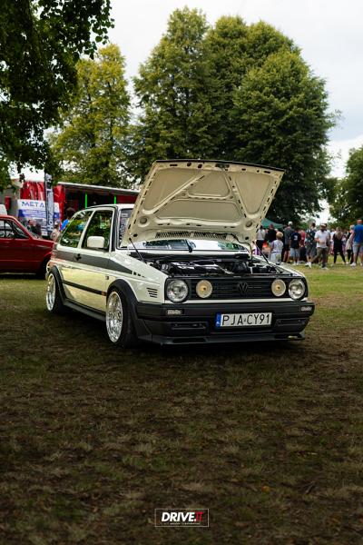 Miłośnicy motoryzacji spotkali się w Ząbkowicach Śląskich po raz siódmy - How Low VII 2025 [foto]