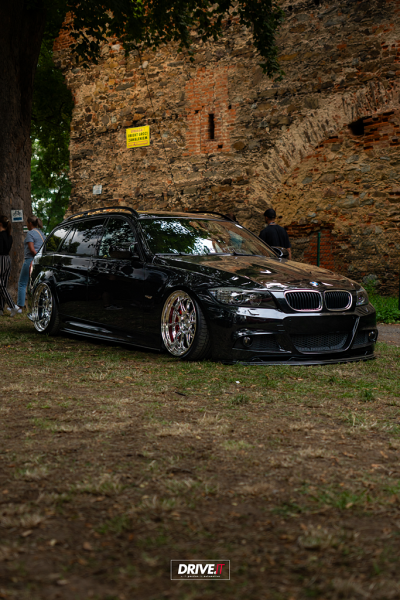 Miłośnicy motoryzacji spotkali się w Ząbkowicach Śląskich po raz siódmy - How Low VII 2025 [foto]