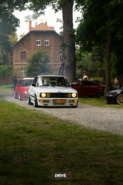 Miłośnicy motoryzacji spotkali się w Ząbkowicach Śląskich po raz siódmy - How Low VII 2025 [foto]