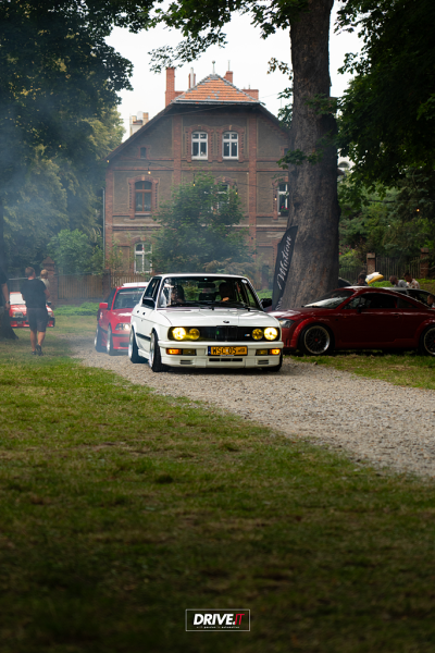 Miłośnicy motoryzacji spotkali się w Ząbkowicach Śląskich po raz siódmy - How Low VII 2025 [foto]