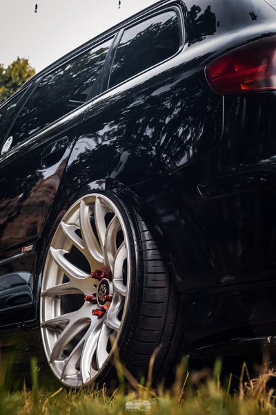 Miłośnicy motoryzacji spotkali się w Ząbkowicach Śląskich po raz siódmy - How Low VII 2025 [foto]