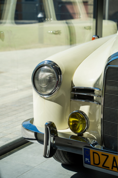„Legendy na Kołach 2” – klasyczna motoryzacja w Ziębicach. Wystawa w hali sportowo-widowiskowej