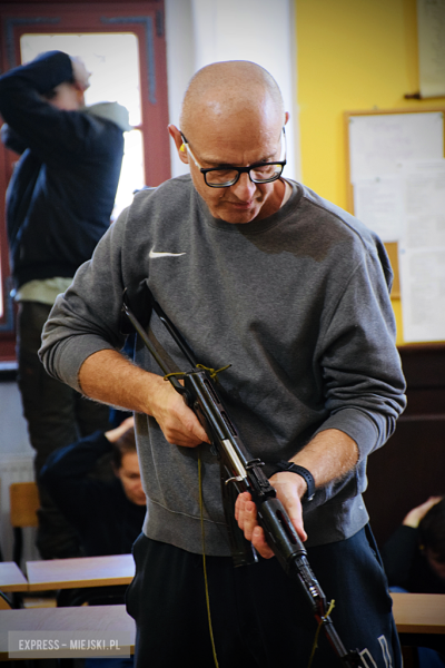 Jak zachować się w sytuacji ataku terrorystycznego? Szkolenie dla uczniów 