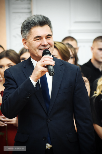 Studniówka w Zespole Szkół Ponadpodstawowych w Ziębicach [foto]